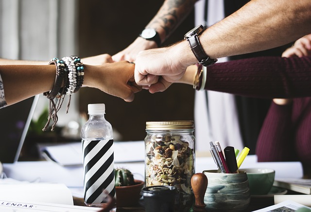 colaboración marketing digital SEO SEM y estrategia de contenidos